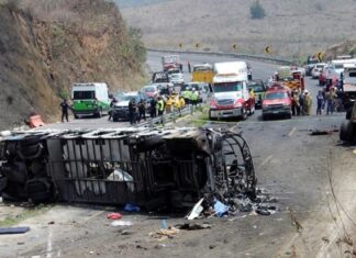 মেক্সিকোতে বাস দুর্ঘটনায় নিহত ১২