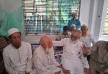 অসুস্থ আমজাদ মাস্টারের খোঁজখবর নিতে বাড়িতে খালেকুজ্জামান বাবলু খালেকুজ্জামান বাবলু